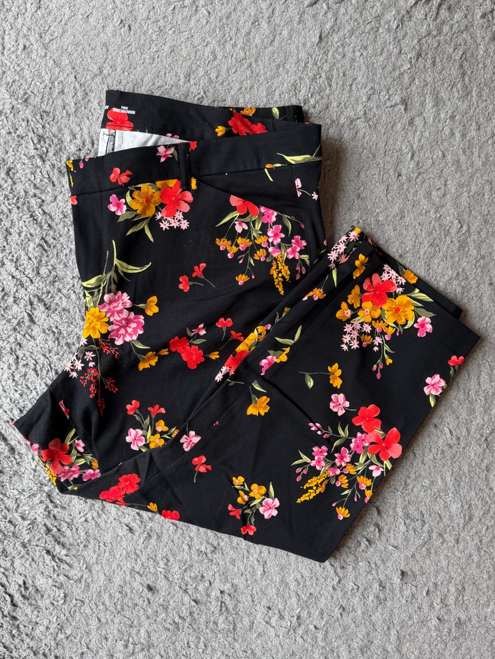Old Navy Mid-Rise Secret-Slim Pockets Plus-Size Pixie Ankle Pants -24